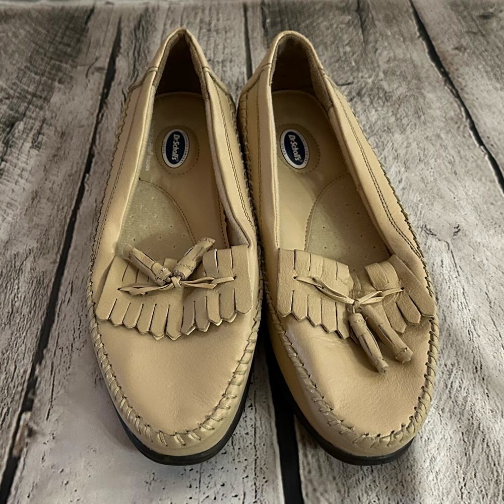 D22 Dr. Scholl’s Women’s Beige Loafers with Tassel, Size 6.5, Pre-owned
